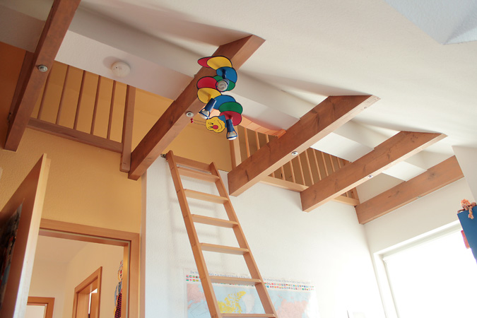 Einbau von Gel&auml;nder und Leiter auf Empore